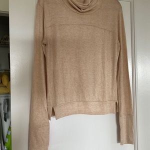 Jordann beige sweater size small